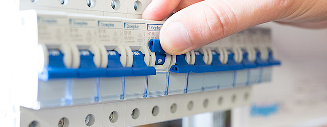 Schalt­schrank­bau bei Sondermann Elektrotechnik GmbH in Erfurt